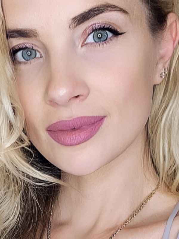 Ефросинья привлекательная девушка из Камышина цена от 1500 руб